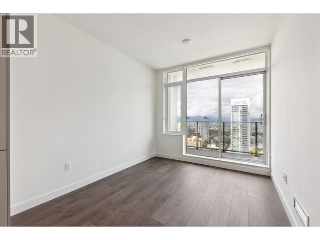 Building Photo - 6468-6468 Willingdon Ave