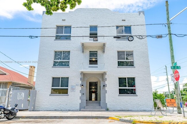 Building Photo - 676 SW 2nd St