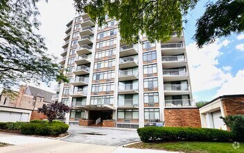 Building Photo - 3100 S King Dr