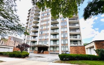 Building Photo - 3100 S King Dr
