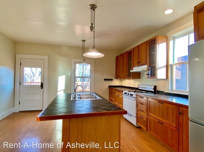 Building Photo - 3 br, 2 bath House - 28 Richmond Ave