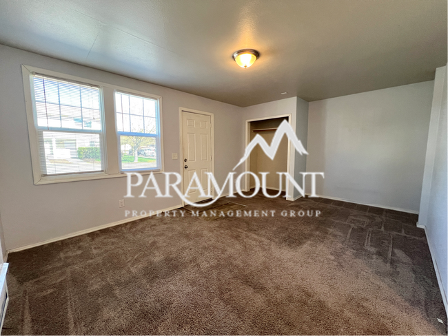 Building Photo - Cozy studio located in downtown Bremerton