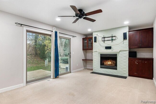Foto del edificio - 3874 Old Creek Rd