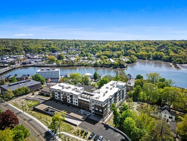 Building Photo - Riverhouse