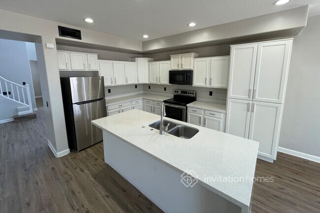 Building Photo - 7415 W Forest Grove Ave