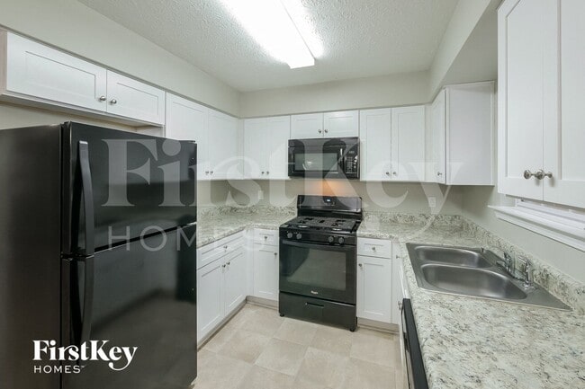 Building Photo - 400 Lone Oak Dr