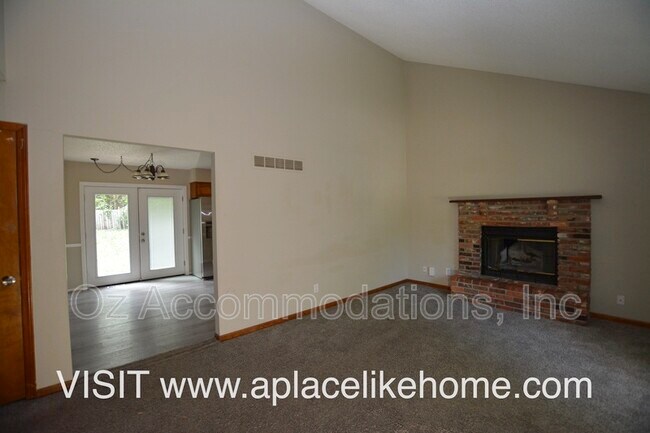 Foto del edificio - 8503 Sarah Ln