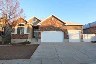 Building Photo - 2420 Field Stone Way