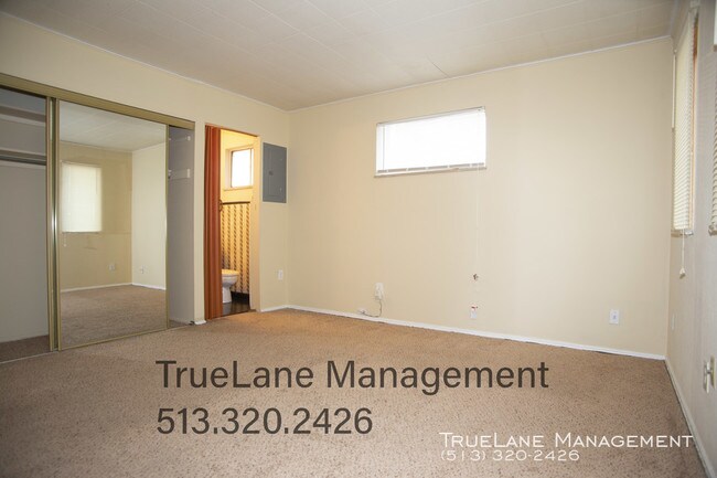 Building Photo - 8815 Fontainebleau Terrace
