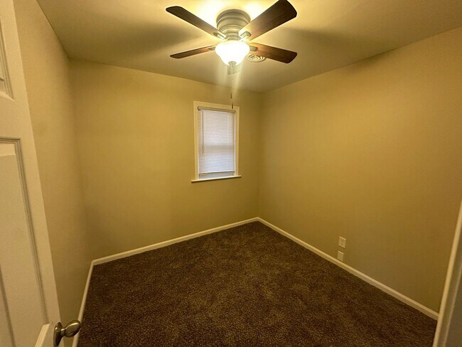 Building Photo - Renovated 3-Bedroom Home – We Welcome Sect...