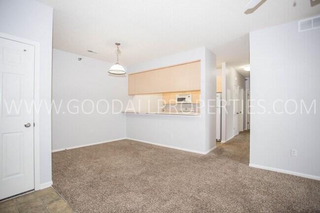 Foto del edificio - 3 bedroom 2 bath condo in Waukee in convie...