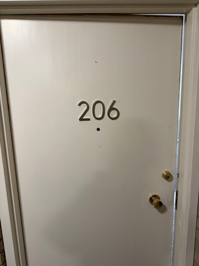 Foto del edificio - 2275 Warren Rd
