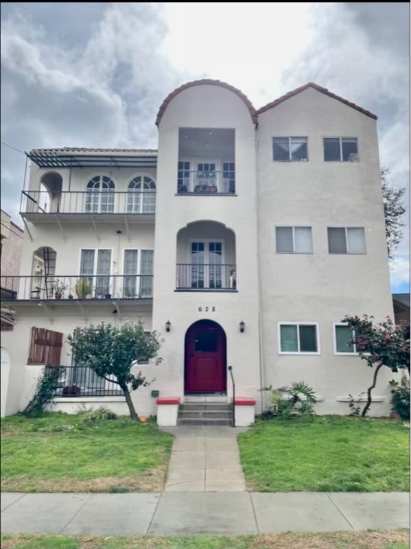 Building Photo - 628 E Elk Ave
