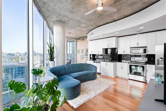 Building Photo - 360 Nueces St