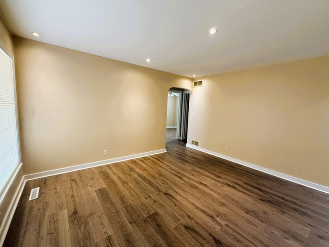 Building Photo - 1721 S Volutsia Ave