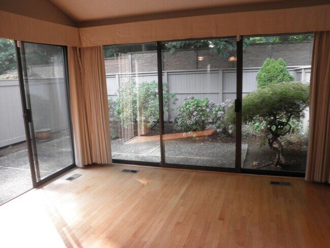 Foto del edificio - 3BED/3BATH Townhome in Wood Creek Communit...