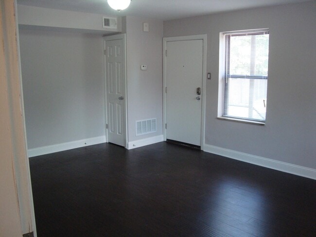 Building Photo - 341 Des Peres Ave