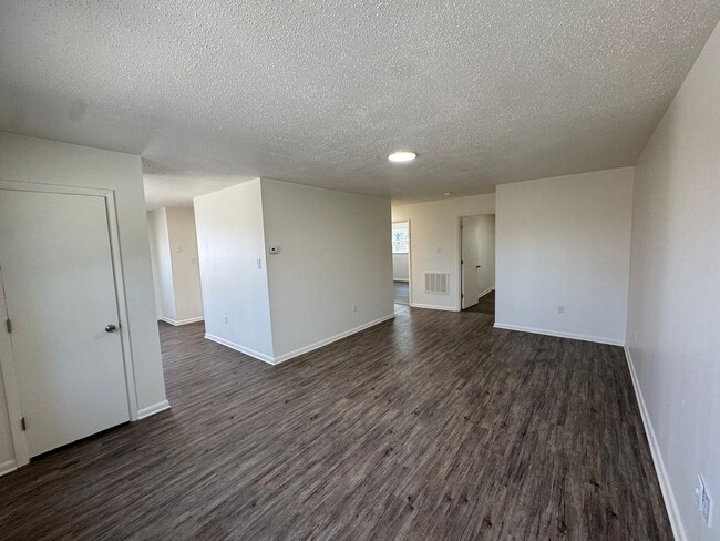 Building Photo - Towneview Estate