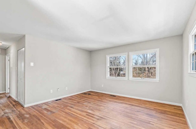 Building Photo - 303 E Staunton Ave