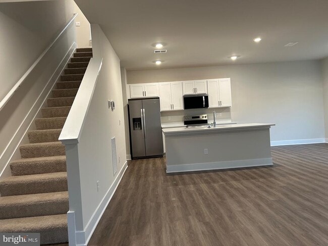 Building Photo - 140 Wappinger Ter