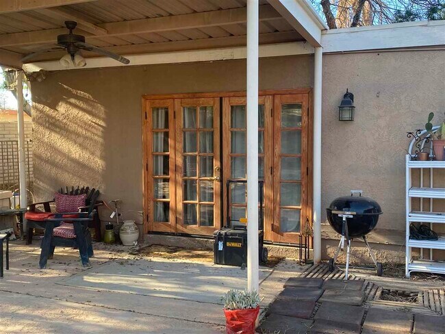 Building Photo - 1472 S Gateway Dr