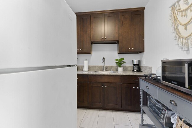 Foto del edificio - OCEAN BEACH APARTMENT! 1 BED/1 BATH w/ GARAGE!