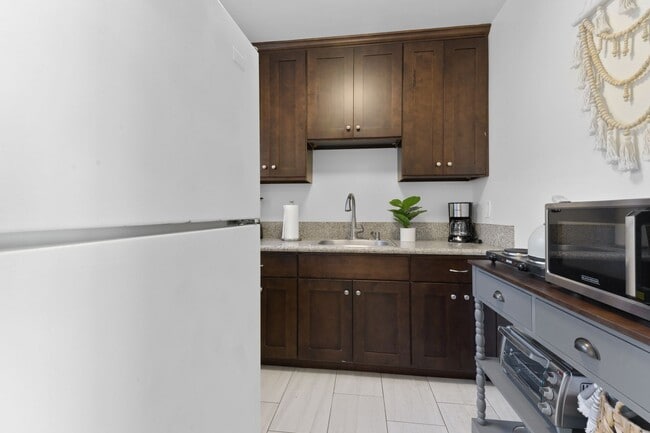 Building Photo - OCEAN BEACH APARTMENT! 1 BED/1 BATH w/ GARAGE!