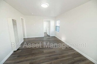 Building Photo - 429 S 23rd St