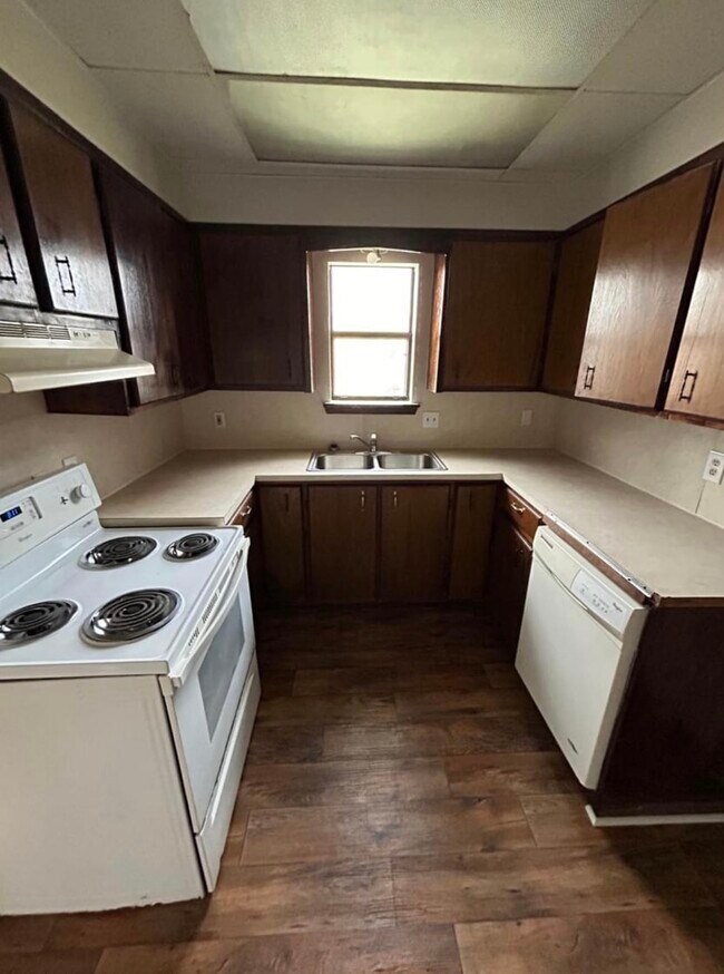 Building Photo - 129 S Draper Ave