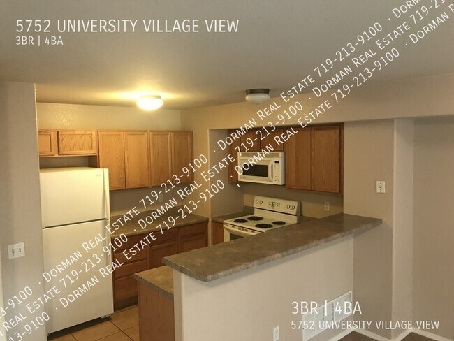 Foto del edificio - Townhome with garage