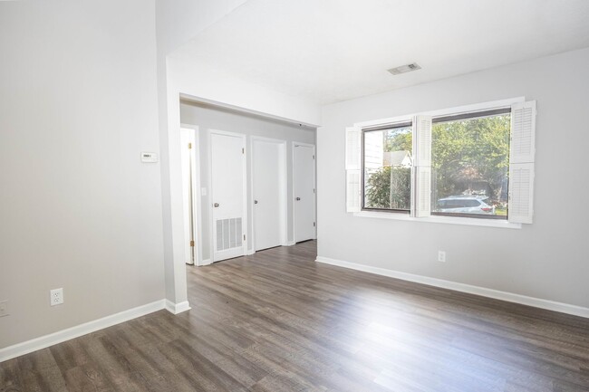 Foto del edificio - Coming Soon! Spacious 3 Bedroom 2 Bath!