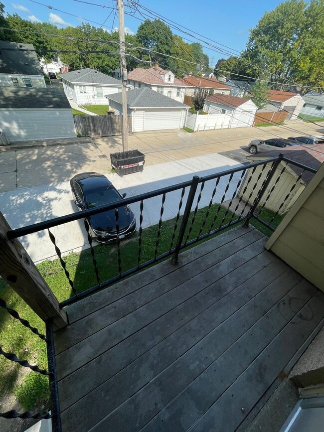 Building Photo - 3 BDR 1 1/2 BTH in West Allis