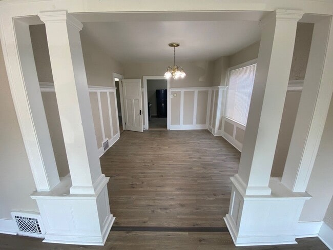 Building Photo - 4840-42 Saint Clair St