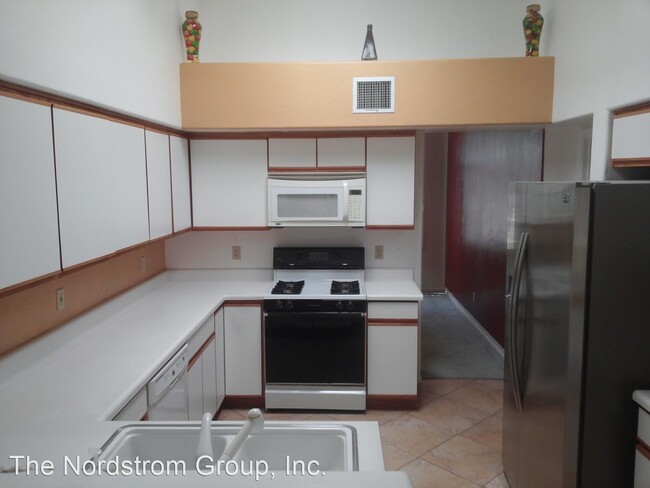 Building Photo - 3 br, 2 bath House - 949 W Fox Ridge Lane