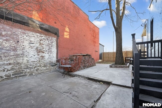 Building Photo - 2634 Arsenal St