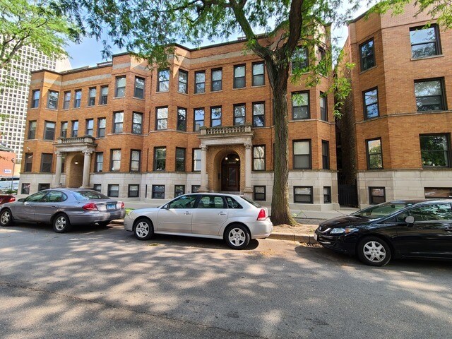 Building Photo - 1023 W Balmoral Ave