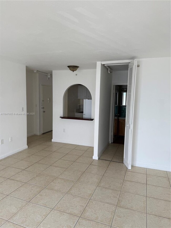 Building Photo - 3100 Collins Ave