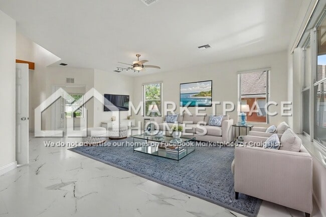 Building Photo - 4014 SW 51st Ct
