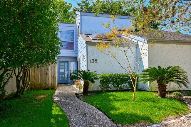 Building Photo - 12800 Briar Forest Dr