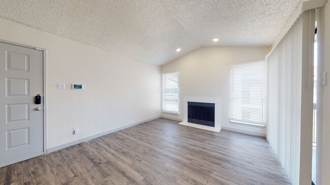 Building Photo - The Linden Apartments