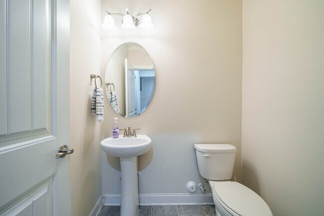 Foto del edificio - 226 Daymire Glen Ln