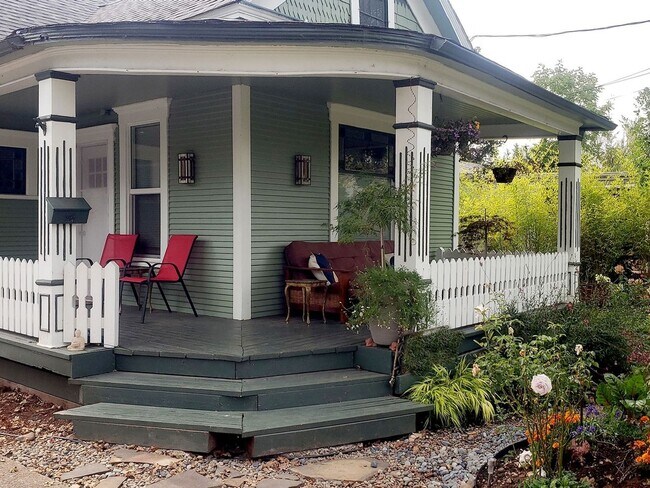 Building Photo - 3 Bedroom Charming Craftsman Home in Cotta...