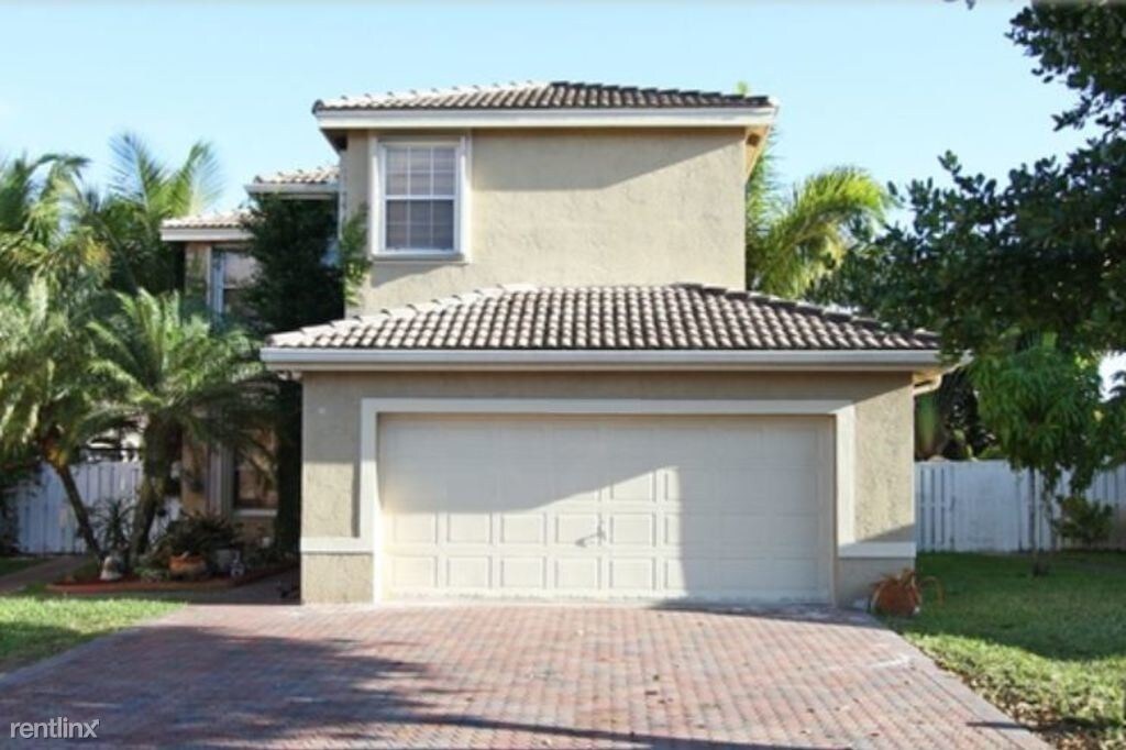 Primary Photo - 4 br, 2.5 bath House - 15083 SW 19th St