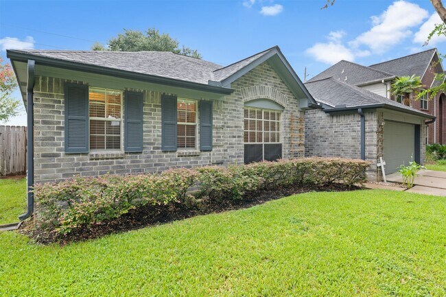 Foto del edificio - 211 Scarlet Maple Dr