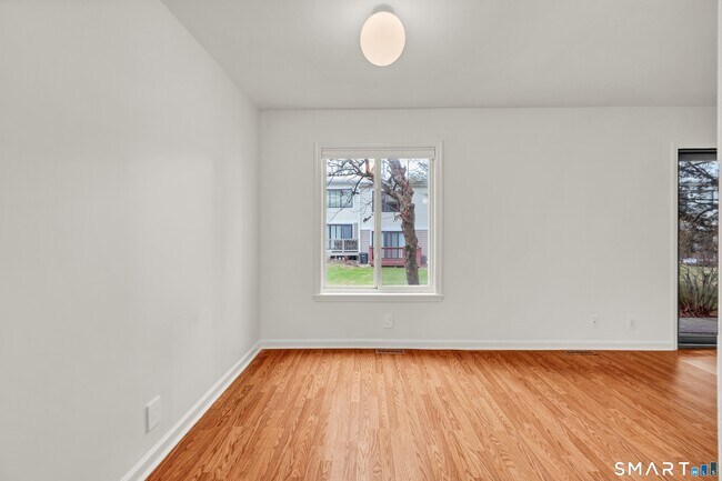 Foto del edificio - 57 Lawson Ln