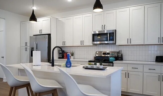Building Photo - Experience Modern Living Downtown Ralegh: 3-Bed, 3.5-Bath at 1017-100 Page St!