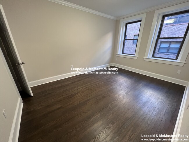 Foto del edificio - 130 Longwood Ave