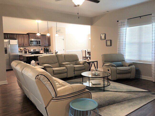 Foto del edificio - 7054 Summerton Dr