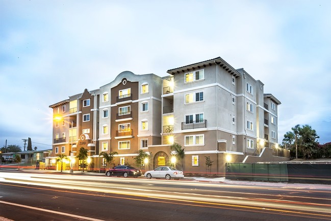 Building Photo - Zuma