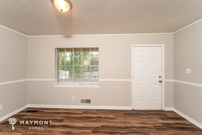 Building Photo - Brick 3 Bedroom Home